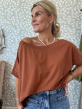 Load image into Gallery viewer, T-shirt42
