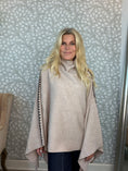 Load image into Gallery viewer, Poncho beige
